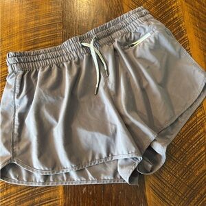 Vuori Gray Athletic Shorts Clementine 2.0 short 2.5” Lightweight Performance